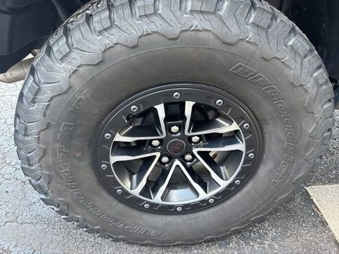 Used 2024 Jeep Wrangler Unlimited Rubicon w/ XTREMEE 35" Tire Package AWD/4WD image 24