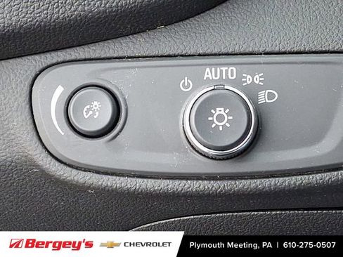 Used 2022 Chevrolet Trax LT w/ Sport Edition image 26