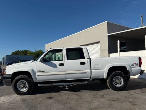 Used 2004 Chevrolet Silverado 2500 LT w/ Heavy-Duty Power Package AWD/4WD image 2