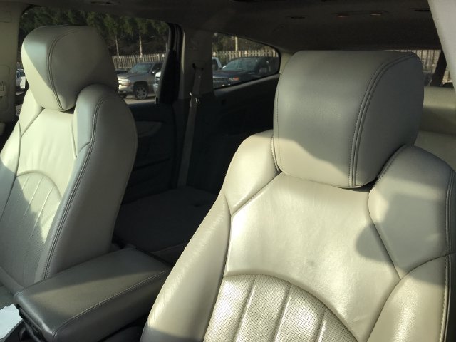 Used 2015 Chevrolet Traverse LTZ w/ LPO, 'HIT The Road' Package AWD/4WD image 4