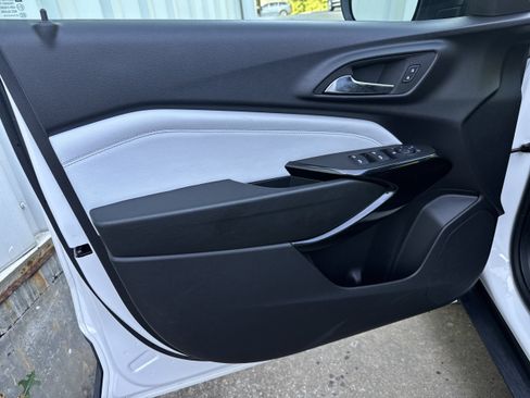 Used 2025 Chevrolet Trax LT FWD image 14