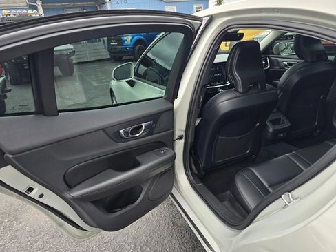 Used 2019 Volvo S60 T5 Momentum w/ Multimedia Package FWD image 17