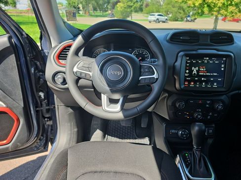 Used 2023 Jeep Renegade Trailhawk AWD/4WD image 15