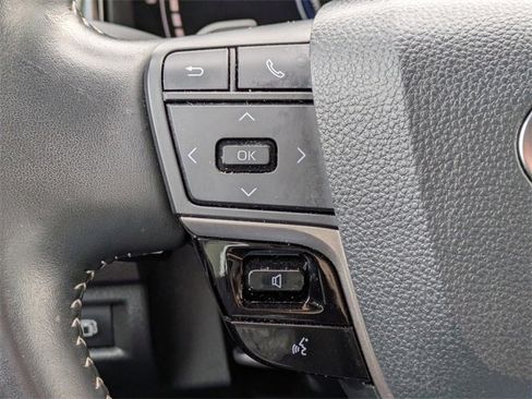 Used 2025 Toyota Camry SE image 26