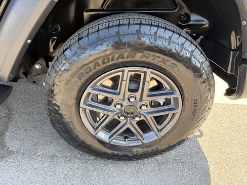 Used 2025 Jeep Wrangler Unlimited Sport AWD/4WD image 13