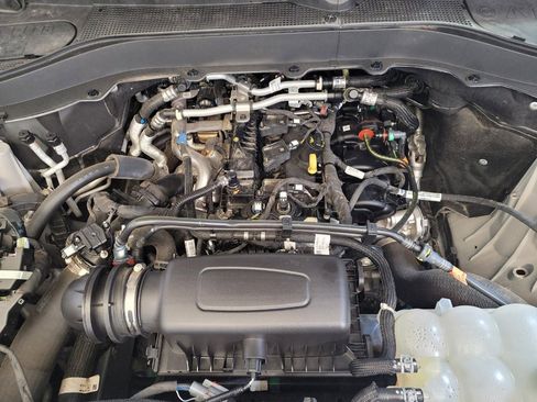 Used 2022 Ford Explorer XLT RWD image 30