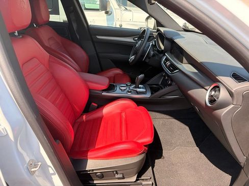 Used 2024 Alfa Romeo Stelvio Veloce AWD/4WD image 13