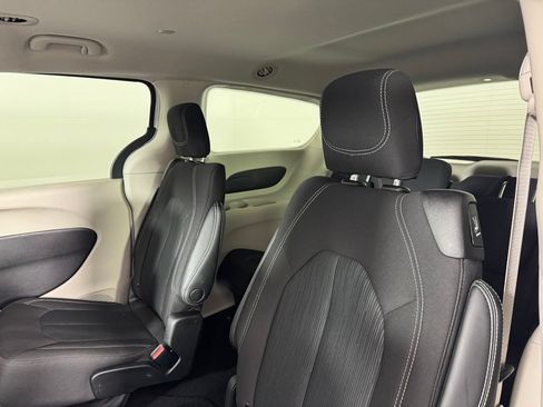 Used 2023 Chrysler Voyager LX FWD image 30