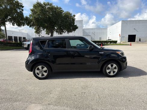 Used 2019 Kia Soul FWD image 6