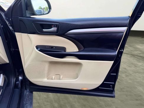 Used 2018 Toyota Highlander XLE AWD/4WD image 37