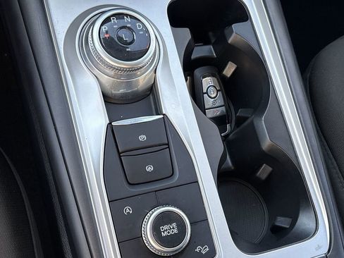 Used 2024 Ford Explorer XLT image 18