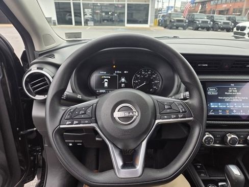 Used 2024 Nissan Kicks SV image 7