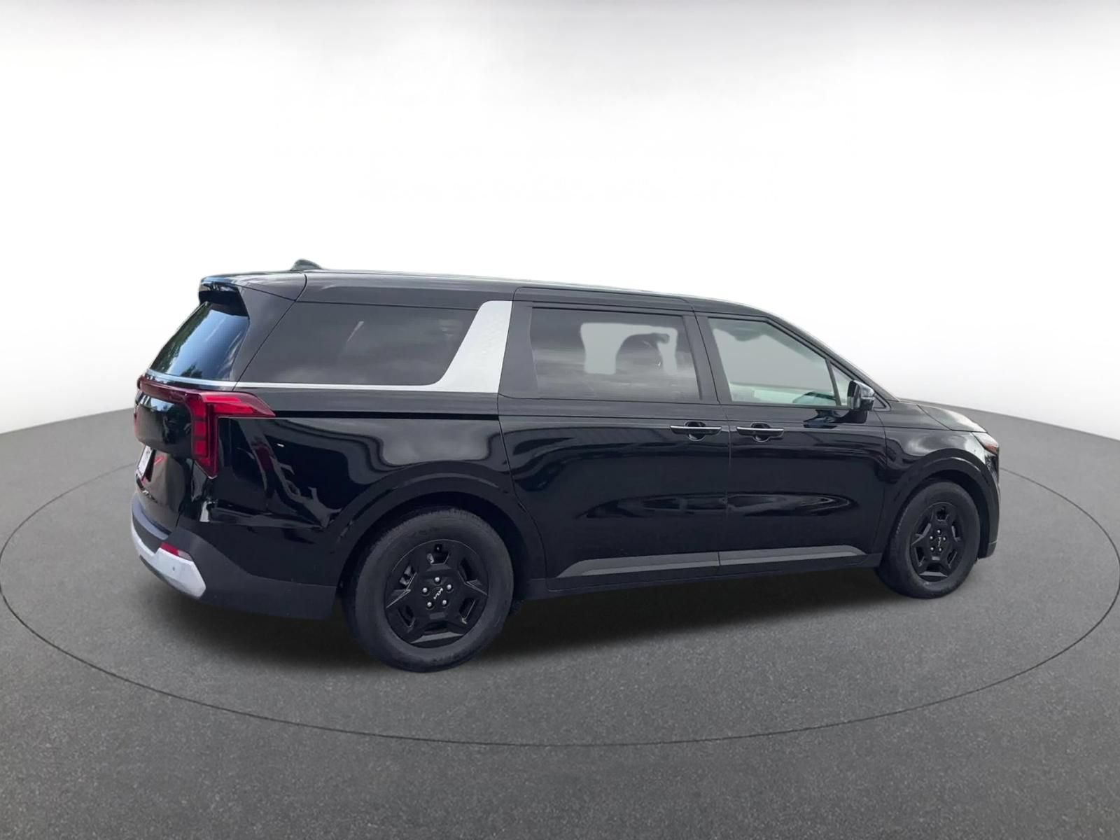 Used 2026 Kia Carnival FWD image 13