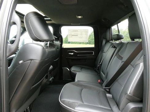 New 2026 RAM 2500 Laramie AWD/4WD image 15