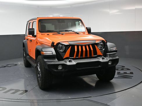 Used 2025 Jeep Wrangler Unlimited Sport AWD/4WD image 3