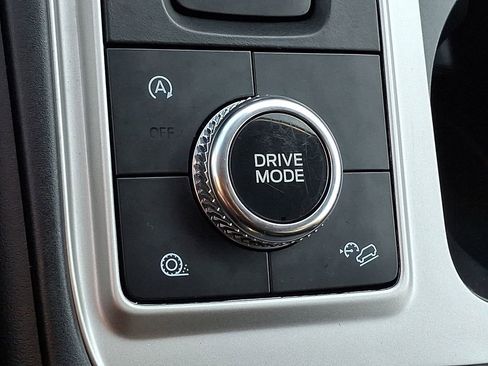 Used 2023 Ford Explorer XLT image 26