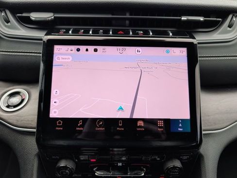 Used 2025 Jeep Grand Cherokee Limited image 23