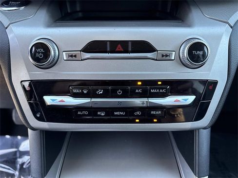 Used 2022 Ford Explorer XLT w/ Equipment Group 202A image 25