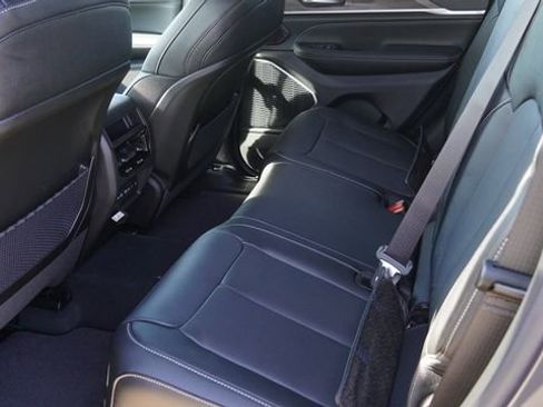 New 2026 Jeep Grand Cherokee Limited AWD/4WD image 13