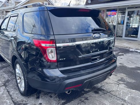 Used 2015 Ford Explorer XLT w/ Equipment Group 202A image 5