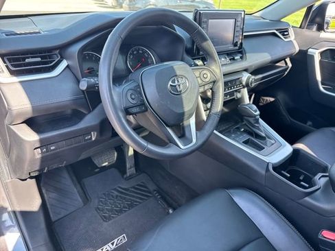 Used 2022 Toyota RAV4 XLE Premium image 18