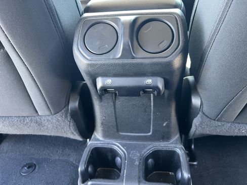 Used 2022 Jeep Wrangler Unlimited Sport AWD/4WD image 21