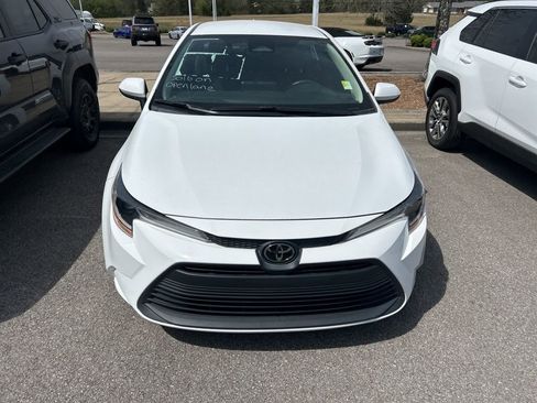 Used 2023 Toyota Corolla LE image 2