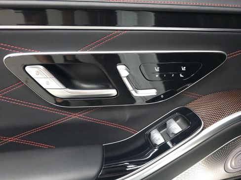 Used 2024 Mercedes-Benz S 63 AMG S w/ Carbon Fiber Exterior Package image 27