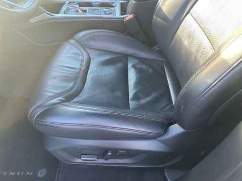 Used 2022 Ford Explorer Platinum w/ Equipment Group 601A image 18