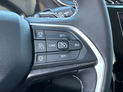 New 2025 Jeep Grand Cherokee L Laredo image 21