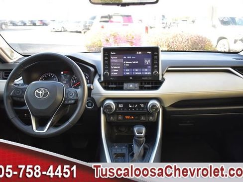 Used 2022 Toyota RAV4 XLE Premium image 3