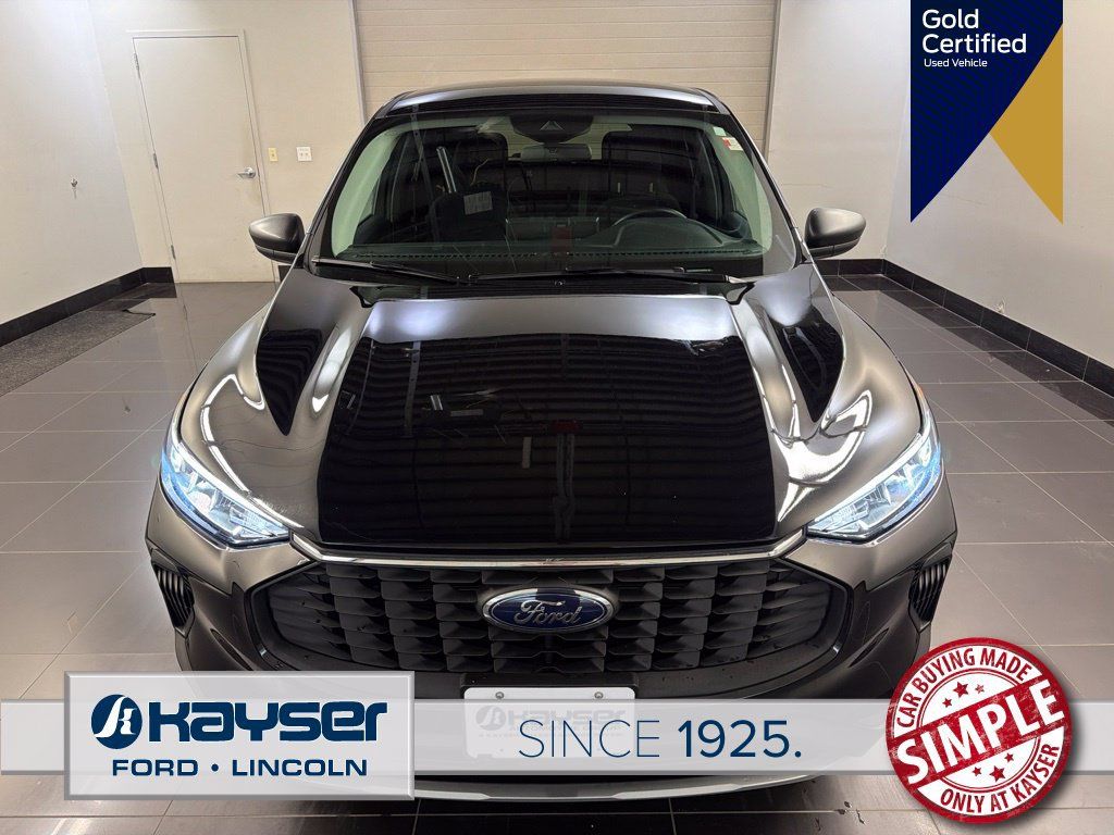 Used 2023 Ford Escape Active w/ Tech Pack #1 AWD/4WD image 2