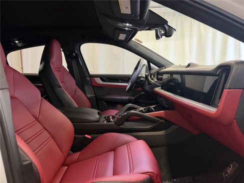 Certified 2025 Porsche Cayenne GTS image 15