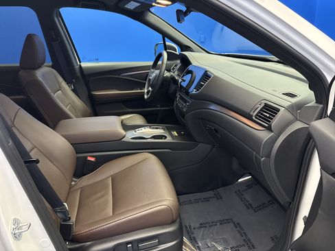 Used 2025 Honda Passport EX-L image 26