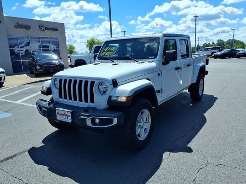 Used 2022 Jeep Gladiator Sport AWD/4WD image 2
