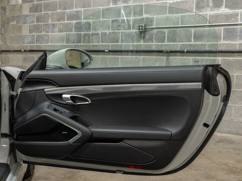 Used 2021 Porsche 718 Boxster RWD image 59