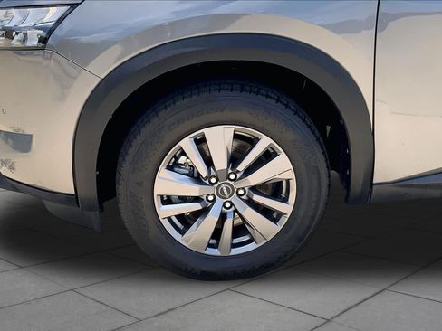 Used 2025 Nissan Pathfinder SV AWD/4WD image 10