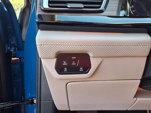 Used 2025 Volkswagen Atlas SEL image 20