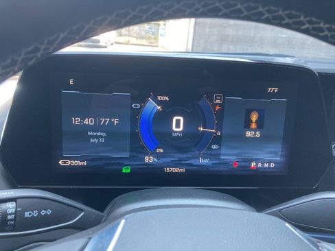Used 2025 Chevrolet Equinox EV LT FWD image 16