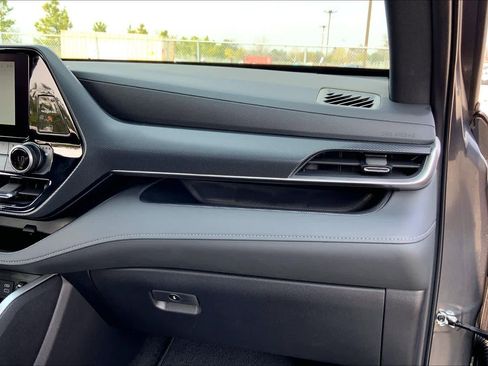 Used 2025 Toyota Highlander XSE image 18