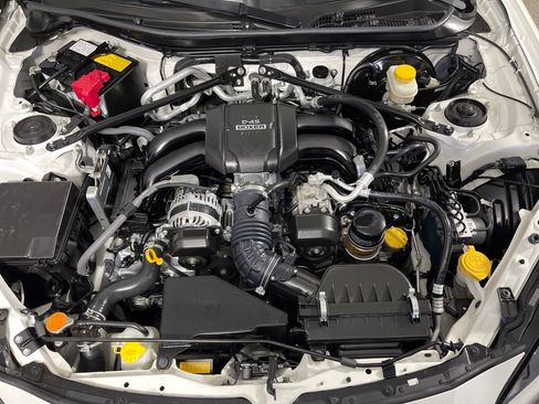 Certified 2022 Toyota GR86 w/ ALL Weather Mat Package (TMS) image 9