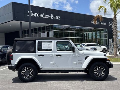 Used 2024 Jeep Wrangler Unlimited Sahara AWD/4WD image 2