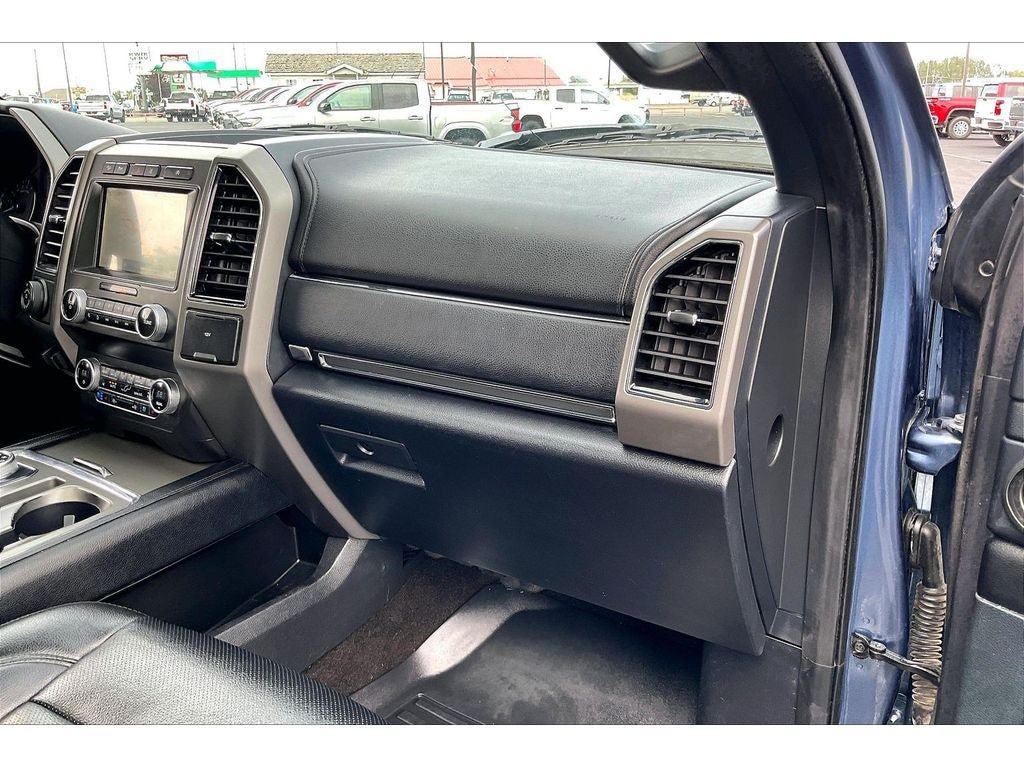 Used 2020 Ford Expedition Max XLT w/ Equipment Group 202A AWD/4WD image 18