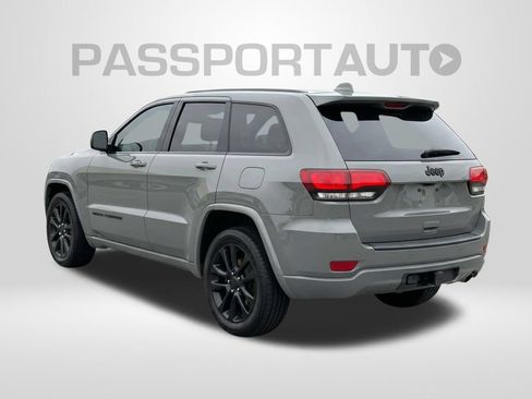Used 2021 Jeep Grand Cherokee Laredo X RWD image 2