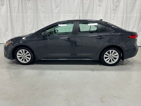 Used 2025 Toyota Corolla LE w/ LE Premium Package image 4