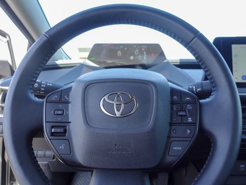 Used 2025 Toyota Prius LE FWD image 18