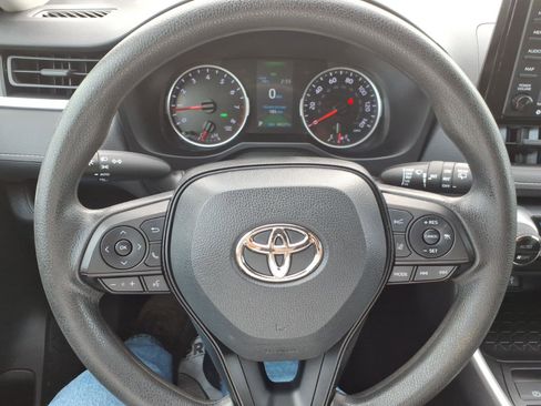 Used 2022 Toyota RAV4 XLE w/ Convenience Package FWD image 24