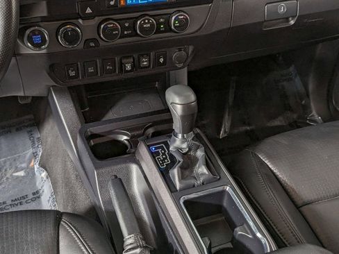 Used 2019 Toyota Tacoma TRD Off-Road image 24