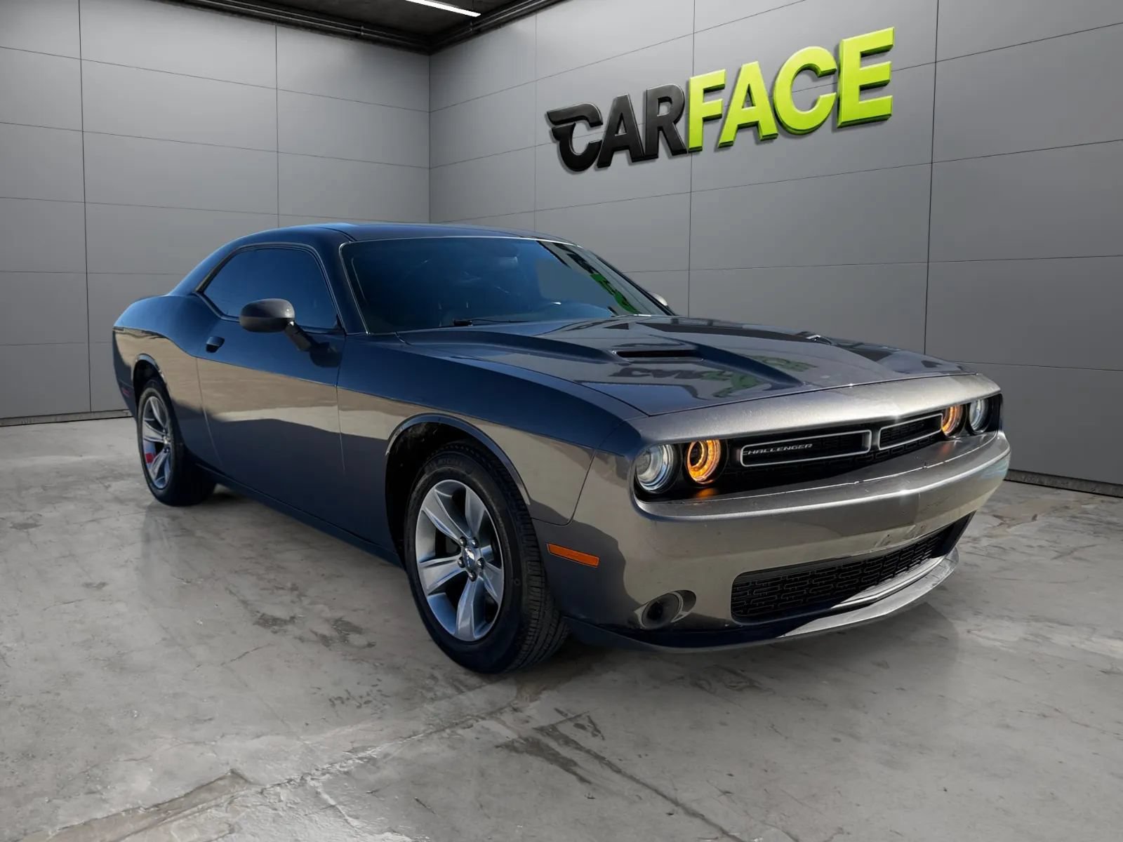 Used 2015 Dodge Challenger SXT RWD image 4