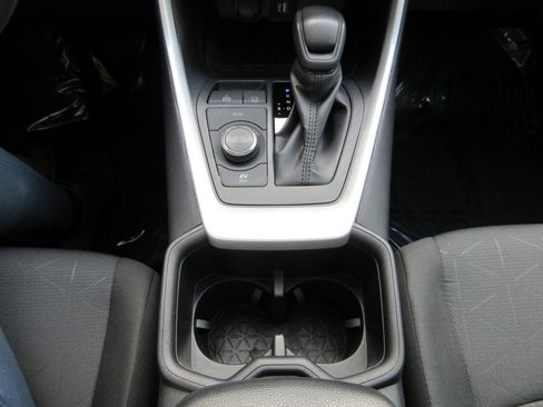 Used 2024 Toyota RAV4 XLE AWD/4WD image 42